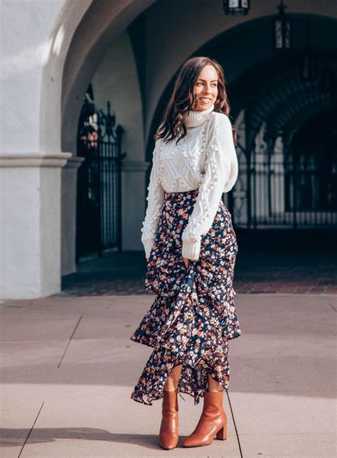 aesthetic outfits skirt and sweater.